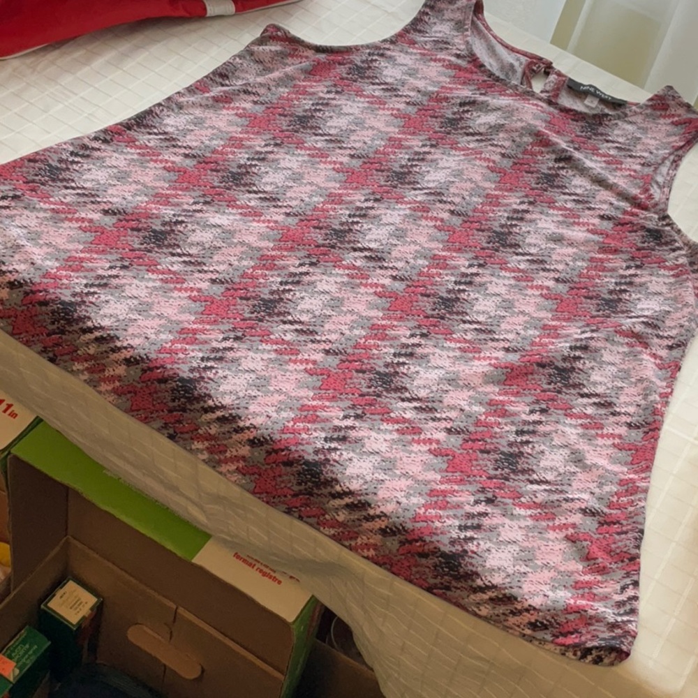 Nine West Tank - Picture 5 of 7